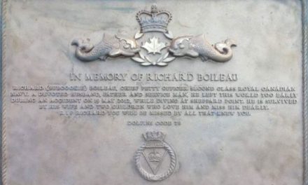Underwater plaque honours submariner