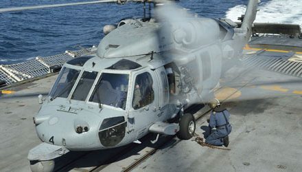 SH-60 Seahawk drops in on HMCS Regina