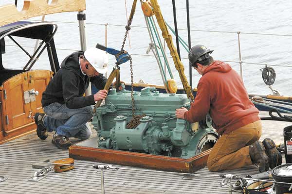 A tight squeeze for HMCS Oriole