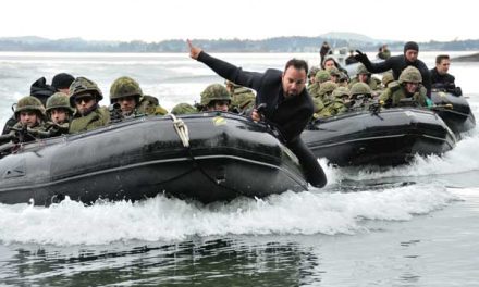 Valcartier soldiers take salty dip in Pacific Ocean