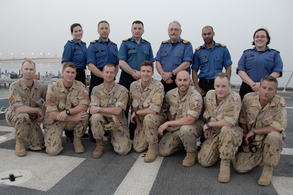 Divers return from mine exercise