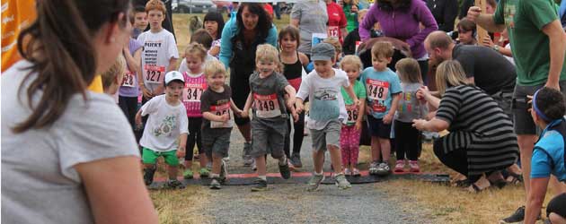 Kids make Navy Run a family event