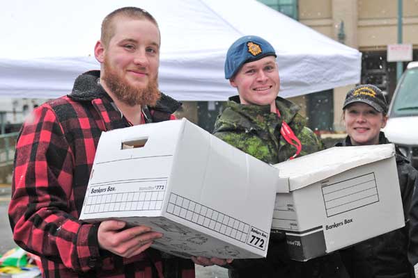 Base volunteers shred for veterans’ care