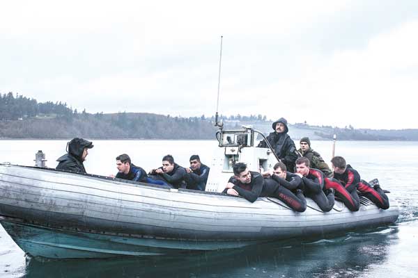 Soldiers train in the sea environment