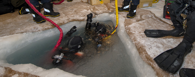 Ice diving during Operation Nunalivut