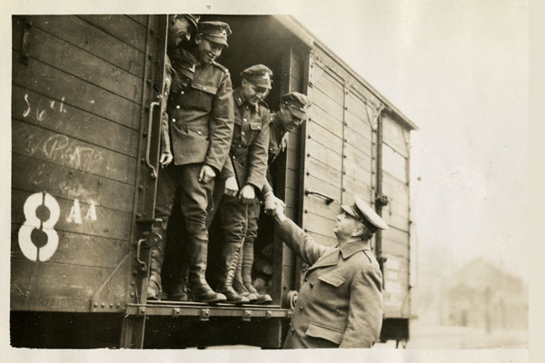 Archivists take Esquimalt historical photos to the web