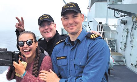 Winnipeg hosts families on day sail
