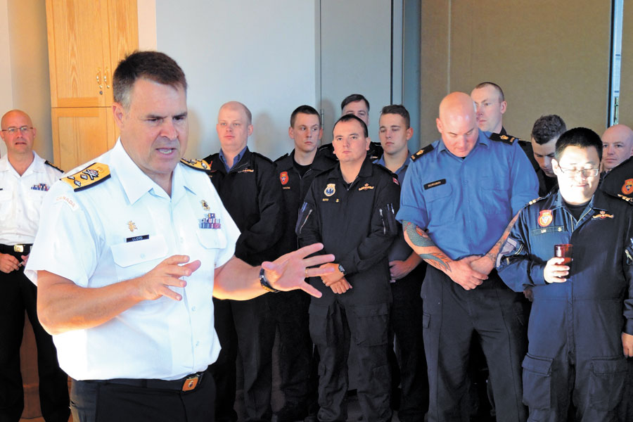 Vice-Admiral Lloyd speaks to submariners