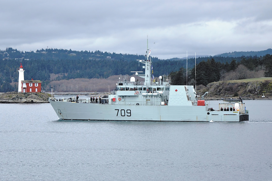 HMCS Saskatoon continues war on drug trafficking