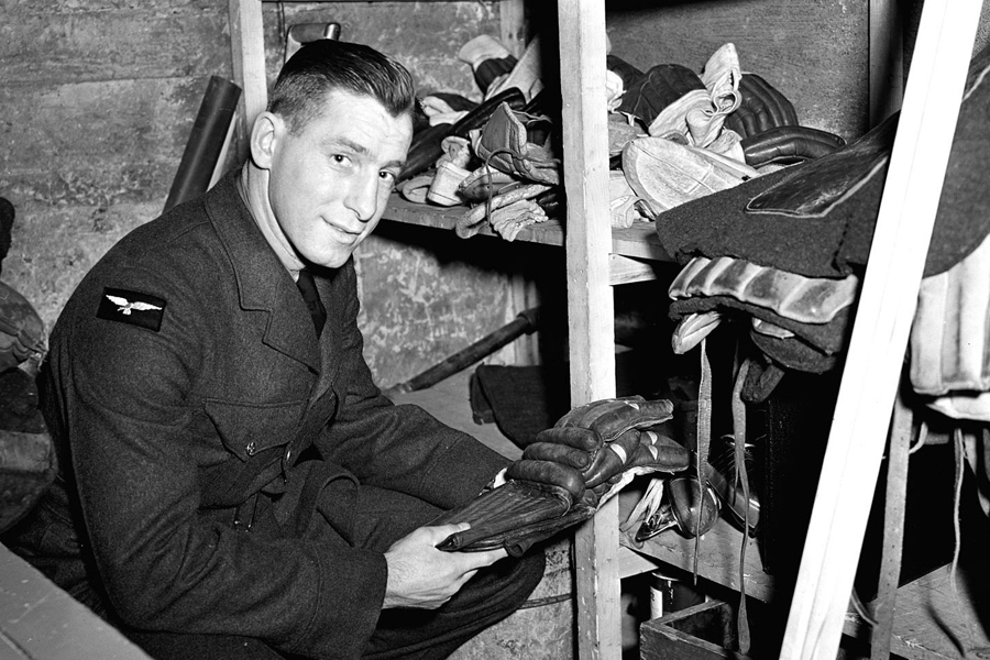 Boston Bruin legend, former RCAF member, remembered