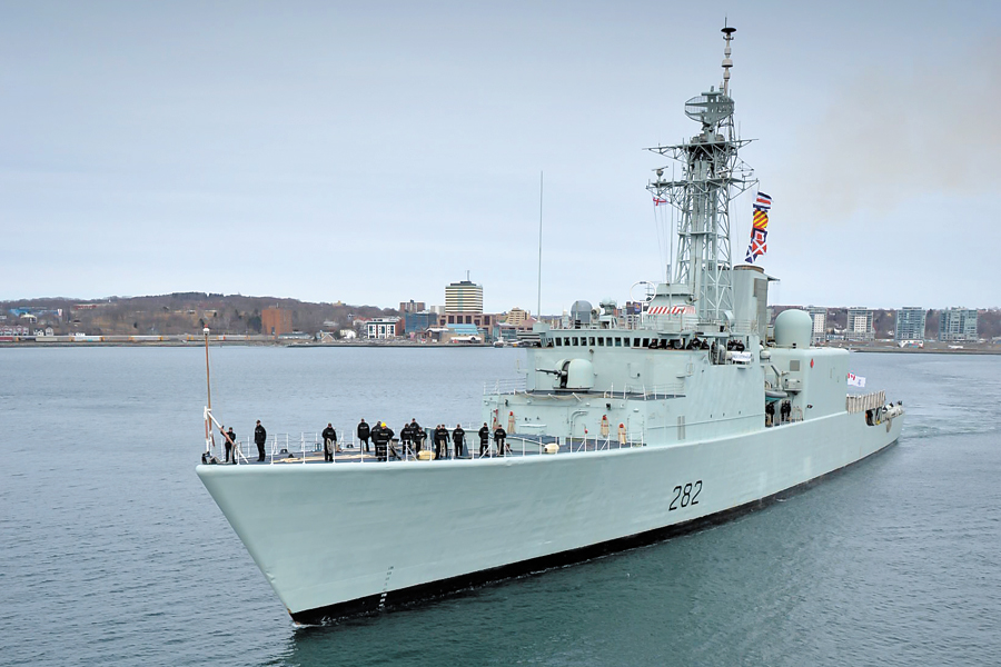 HMCS Athabaskan takes final salute