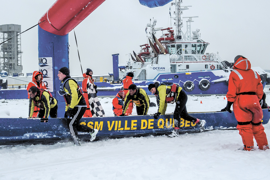 HMCS Ville de Quebec tackles ice canoe race