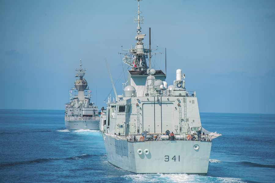 Ottawa, Winnipeg sailors board Australian frigate