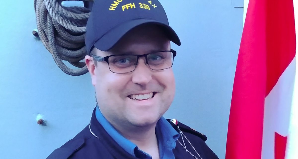 Sailor re-enrolls in the navy