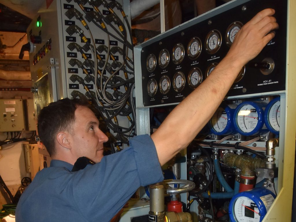 HMCS Calgary first to use freshwater ballast