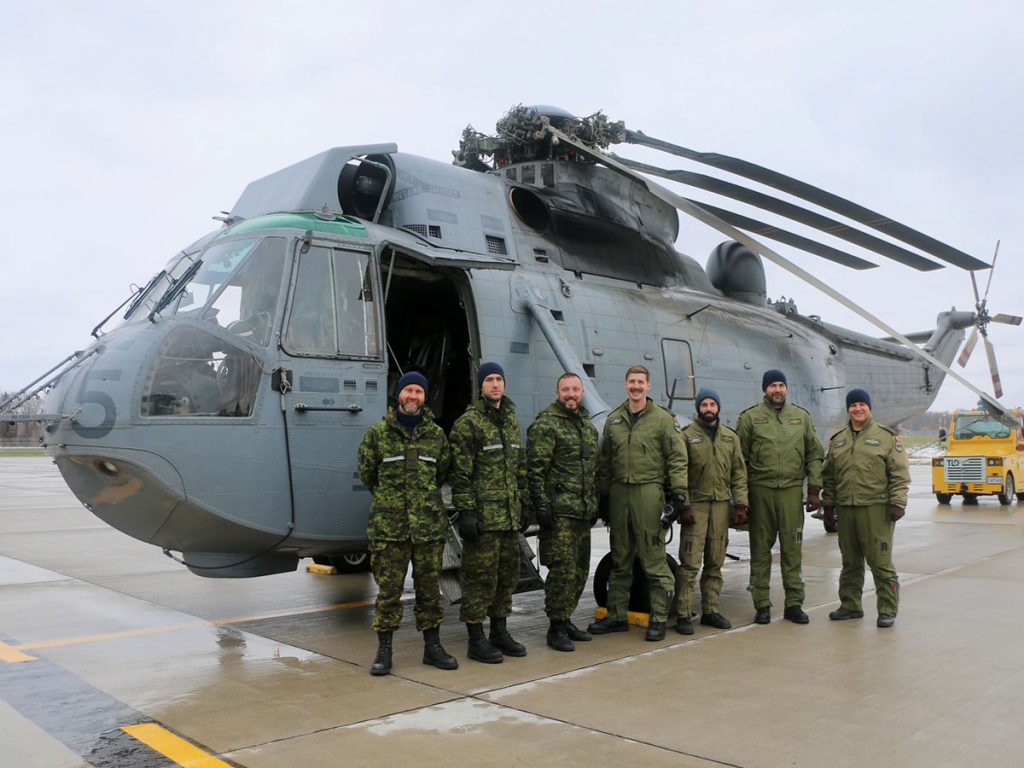 The final crew of CH-12405 at 8 Wing Trenton on Nov. 20. Photos by Makala Chapman