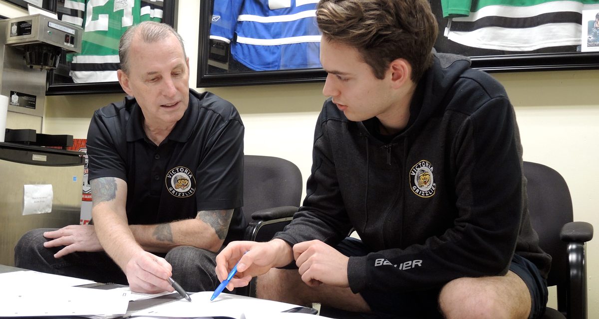 Navy veteran dedicates golden years to hockey