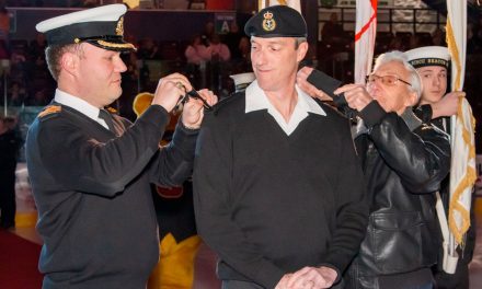 Chicoutimi, Grizzlies score with puck drop surprise