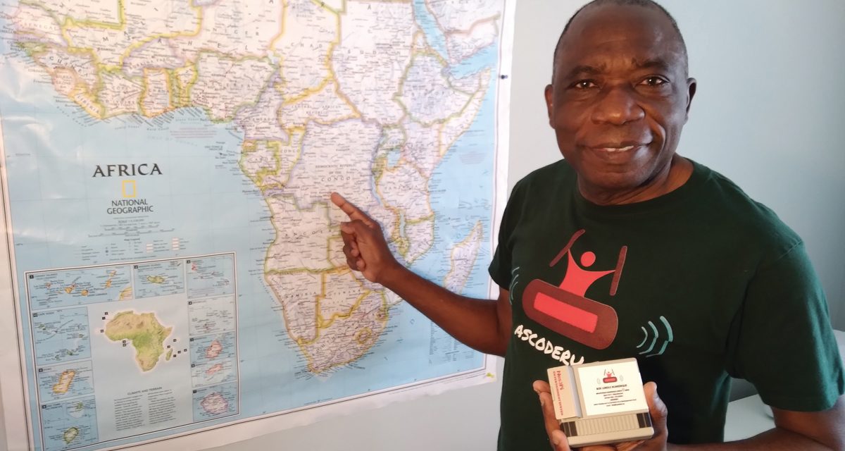 Electronics technician establishes digital library in the Congo