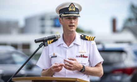 Le GPIM accueille le commandant du nouveau NCSM Venture