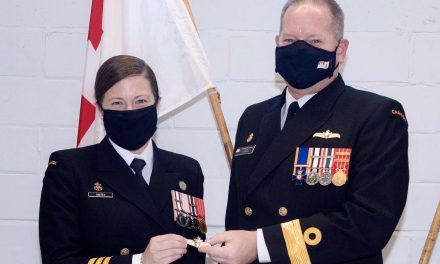 HMCS Regina welcomes new Commanding Officer