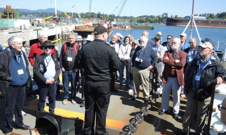 Les anciens réservistes rafraîchissent leurs connaissances lors d’une visite de la base