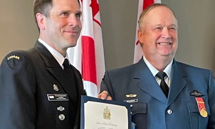 Le 443e Escadron nomme un nouveau colonel honoraire