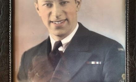 Un ancien réserviste de guerre célèbre le centenaire de la Réserve navale