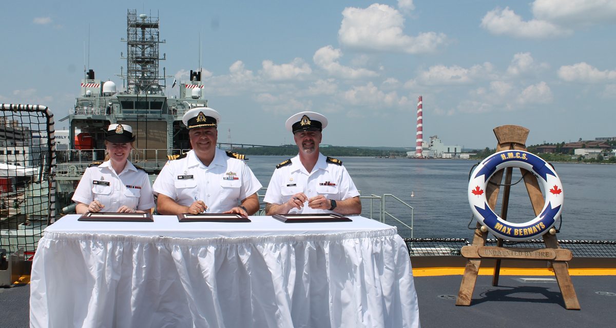 <strong>Un navire, deux côtes : Le retour du NCSM Max Bernays</strong>