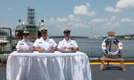 <strong>Un navire, deux côtes : Le retour du NCSM Max Bernays</strong>