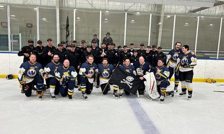 Victoire sur glace : <strong>CANSUBFOR remporte le championnat grâce à une passionnante victoire en prolongation</strong>