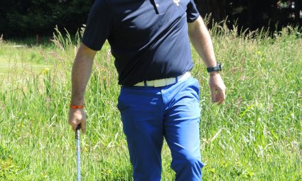 Les membres actuels et passés de la CAF s’associent pour une collecte de fonds sur le golf