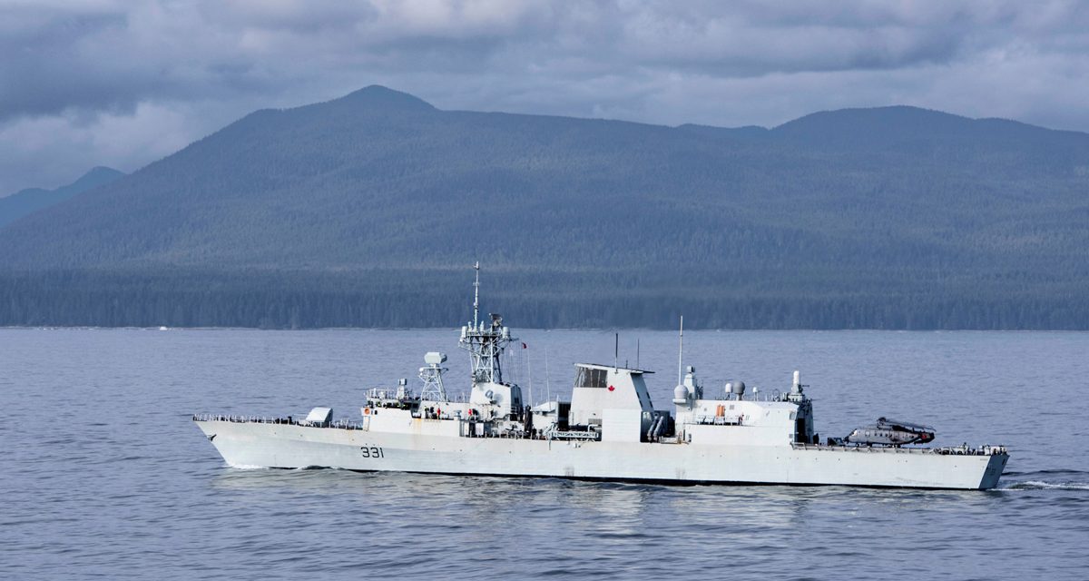 Le NCSM Vancouver part en déploiement