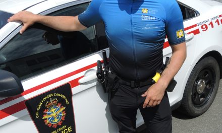 Le député de la BFC Esquimalt est prêt à faire un tour de vélo endiablé