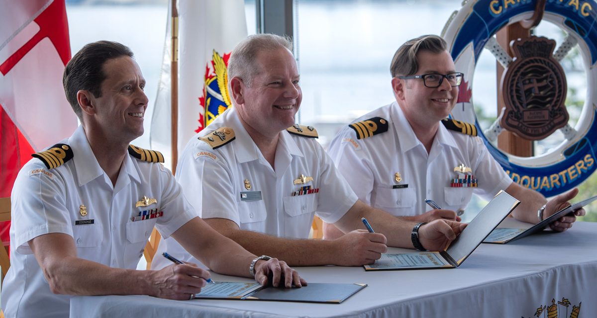 <strong>Le commodore accueille le nouveau 2IC de la flotte</strong>