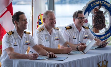 <strong>Le commodore accueille le nouveau 2IC de la flotte</strong>