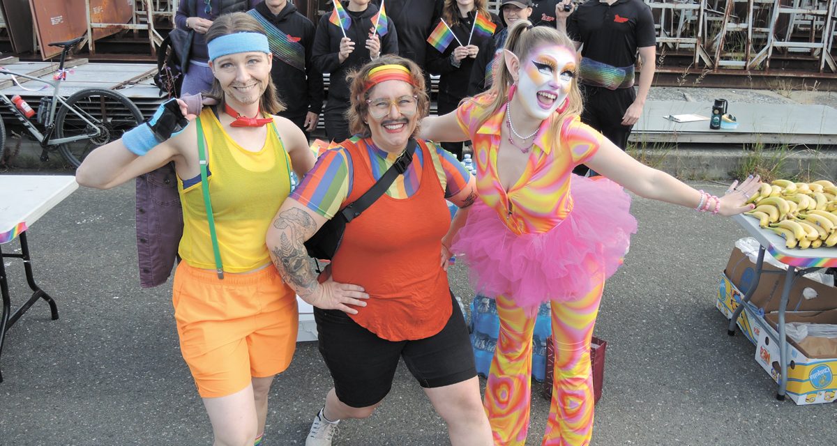 La formation 5k hisse le drapeau arc-en-ciel
