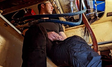 Une technicienne maritime fait battre le cœur du NCSM Vancouver