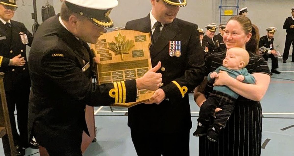 Sapientia Ex Diciplina, NWO III Fraser quitte la place de parade 