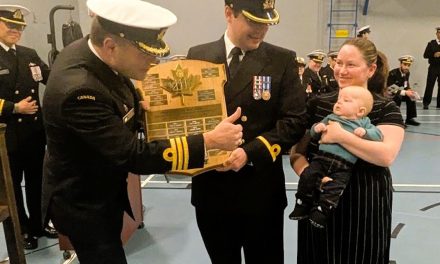 Sapientia Ex Diciplina, NWO III Fraser quitte la place de parade 