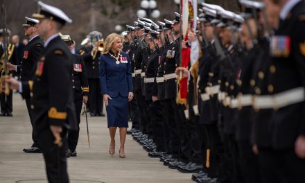 La BFC Esquimalt participe à l’installation du lieutenant-gouverneur de la Colombie-Britannique